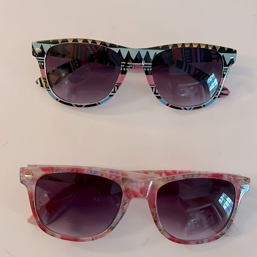 2 pairs of sunglasses